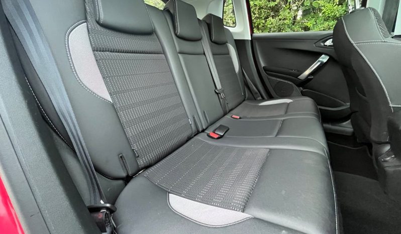 
								Peugeot 2008 1,2 e-THP 110 Allure Sky 5d full									