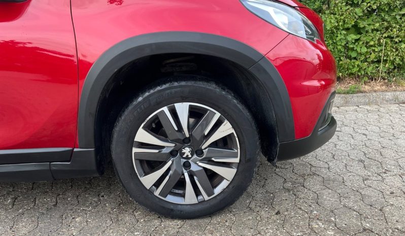 
								Peugeot 2008 1,2 e-THP 110 Allure Sky 5d full									