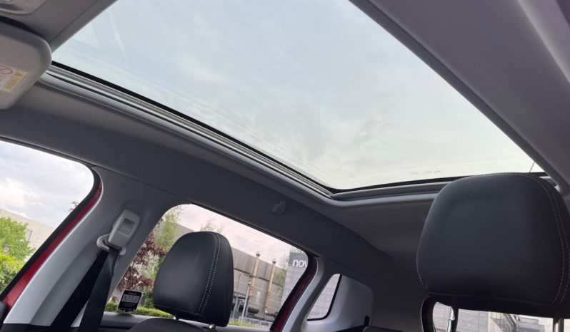 
								Peugeot 2008 1,2 e-THP 110 Allure Sky 5d full									