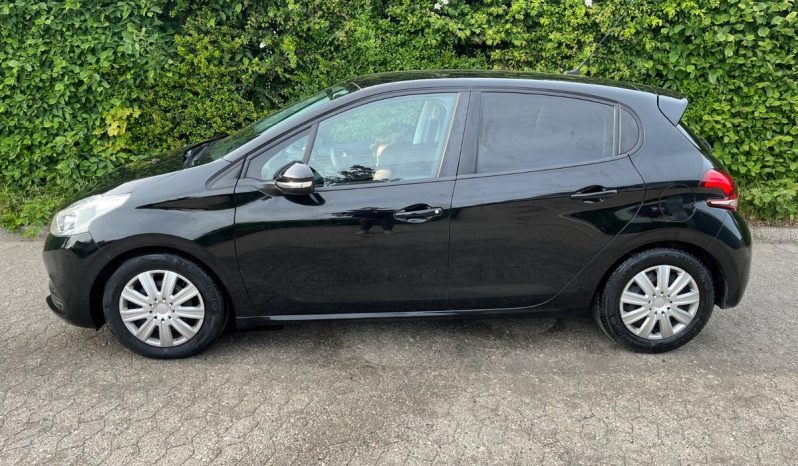 
								Peugeot 208 1,2 VTi 82 Allure 5d full									