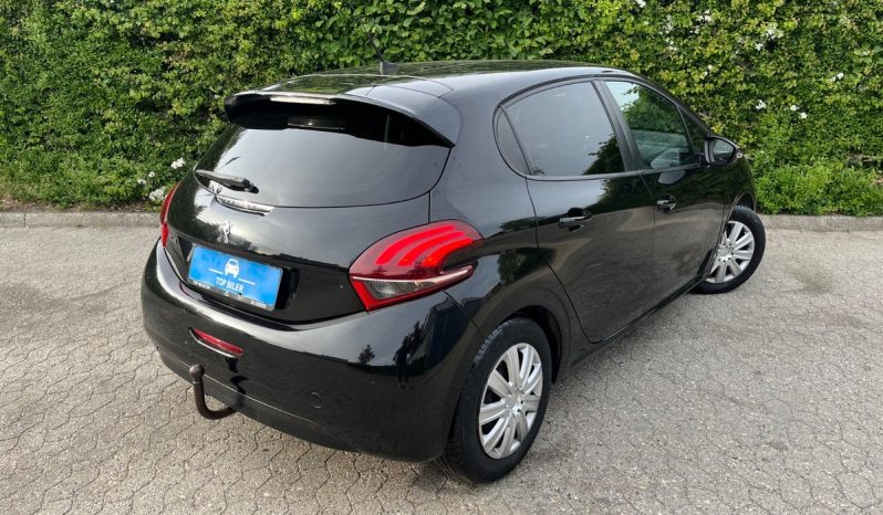 
								Peugeot 208 1,2 VTi 82 Allure 5d full									