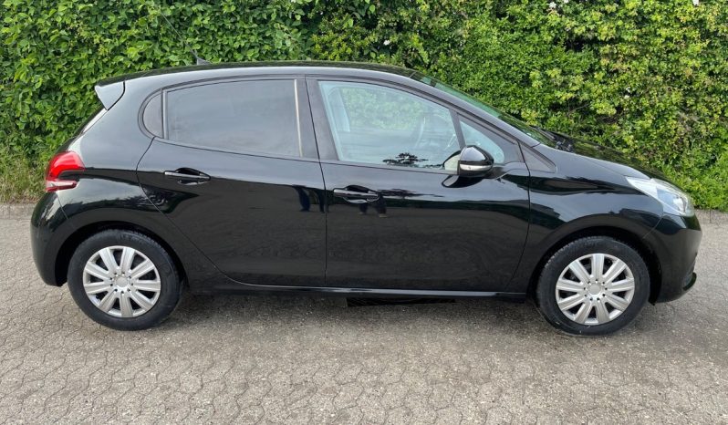 
								Peugeot 208 1,2 VTi 82 Allure 5d full									