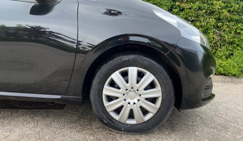 
								Peugeot 208 1,2 VTi 82 Allure 5d full									