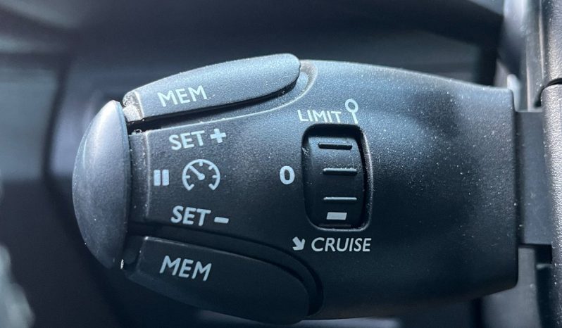 
								Peugeot 3008 1,2 e-THP 130 Allure EAT6 5d full									
