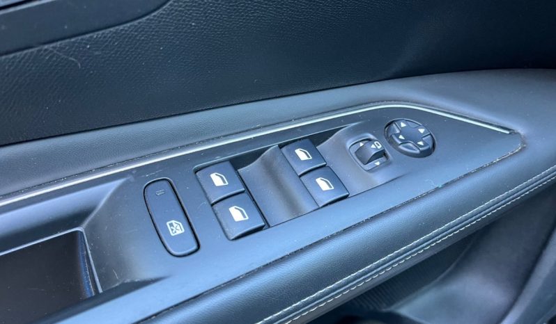 
								Peugeot 3008 1,2 e-THP 130 Allure EAT6 5d full									