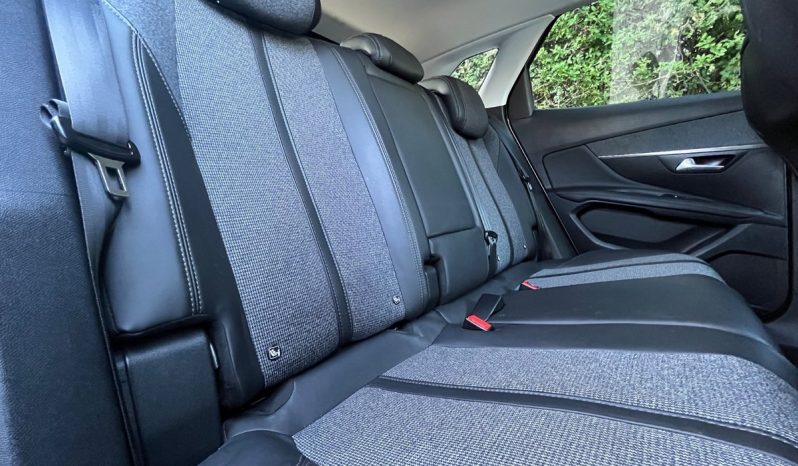 
								Peugeot 3008 1,2 e-THP 130 Allure EAT6 5d full									