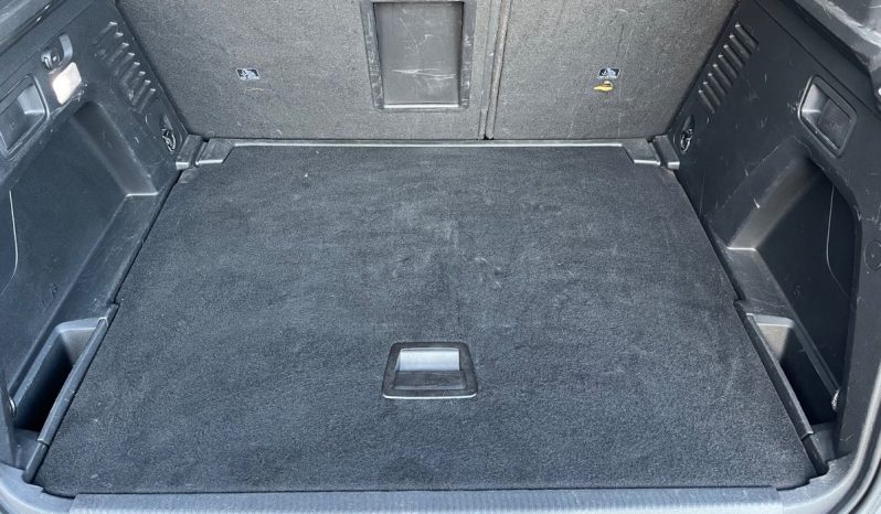 
								Peugeot 3008 1,2 e-THP 130 Allure EAT6 5d full									